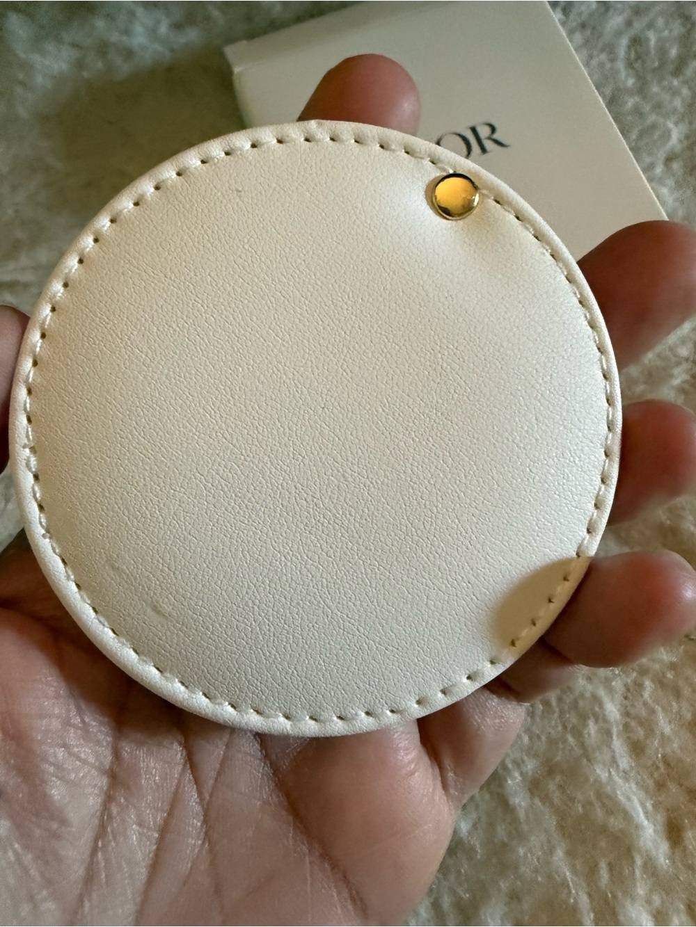 Dior round leather makeup mirror - Picture 3 of 4